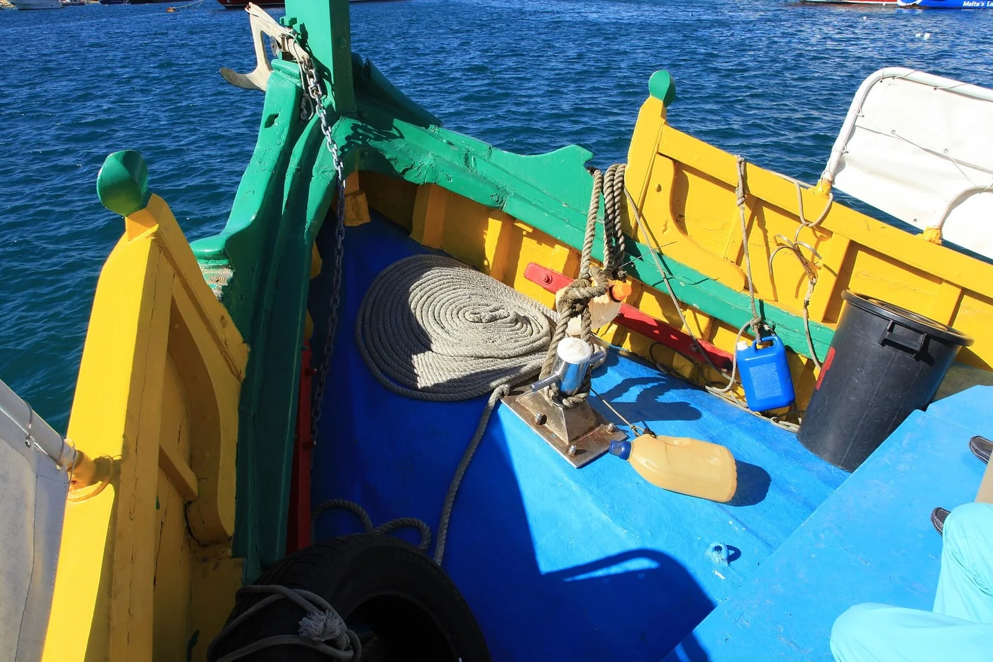 Long let: harbour-facing flat on the Senglea point — photograph 1
