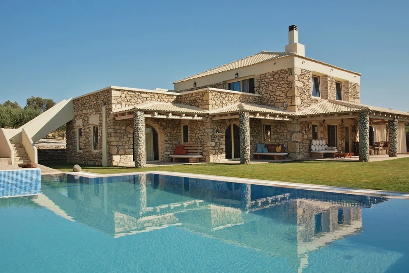 Villa with infinity pool looking across to Comino — photograph 2